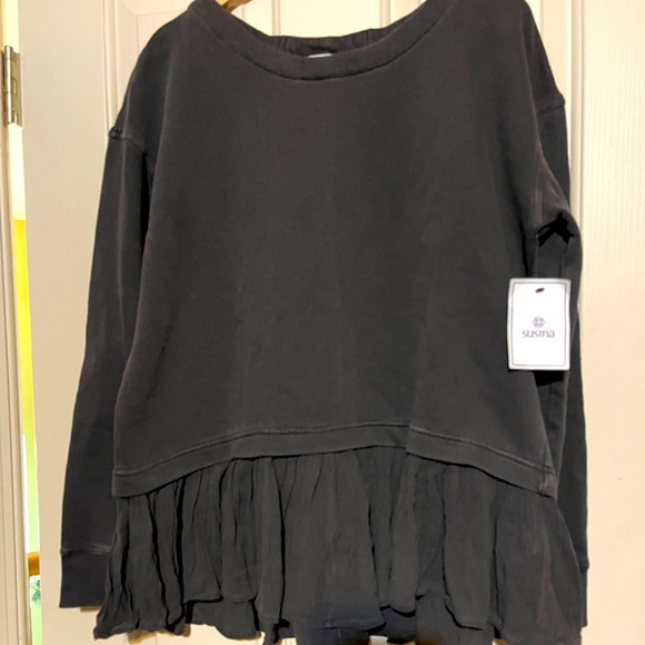 Susina Tops - Cute gray flirty sweatshirt